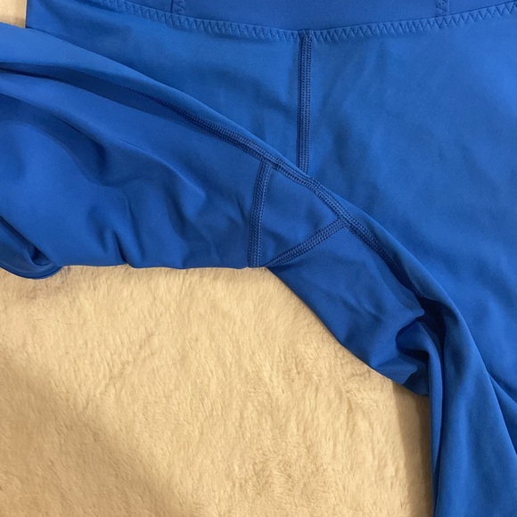 Lululemon Royal Blue 3/4 Capri Leggings Size 4 Reflective Stripe Excellent Cond. - Picture 3 of 10